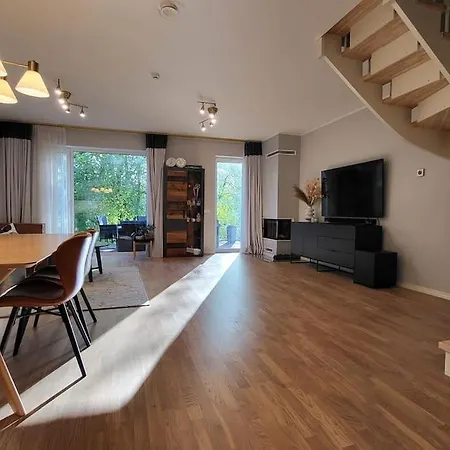 アパート 3 Bedroom With Terrace パルヌ