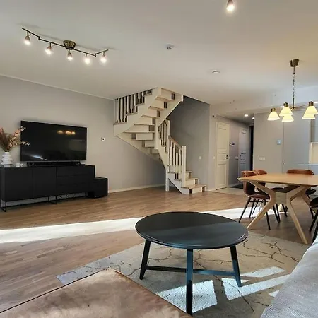 アパート 3 Bedroom With Terrace *